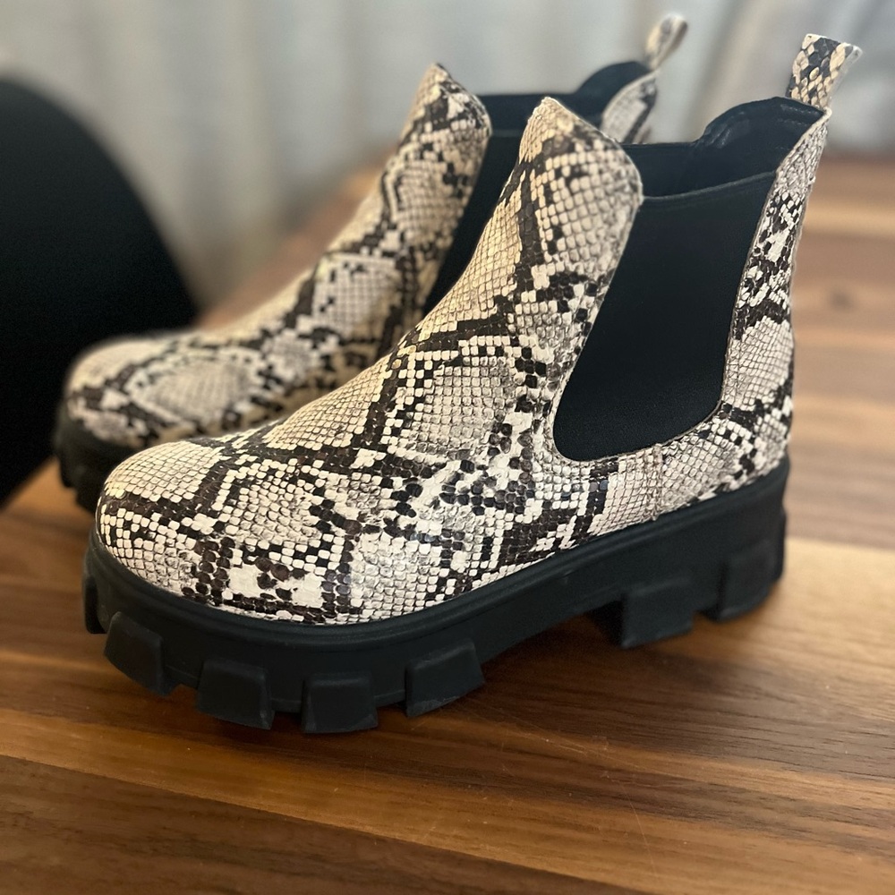 Circus by Sam Edelman Black and White Ankle Boots